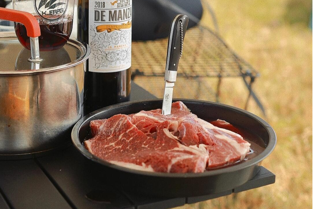 Australian camping classic food: campfire grilled Australian steak with grilled vegetables!